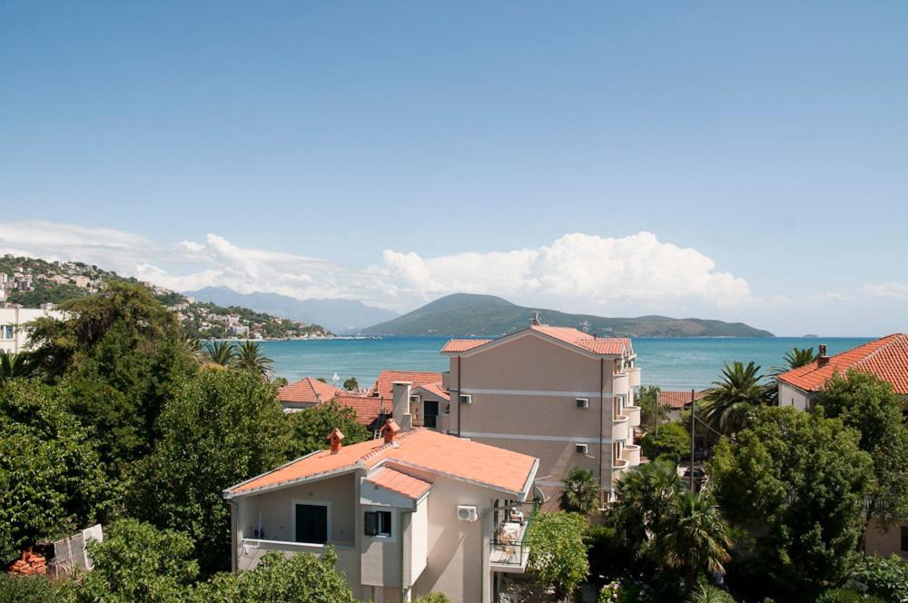 Apartments Grifone Lux Herceg Novi Exterior photo