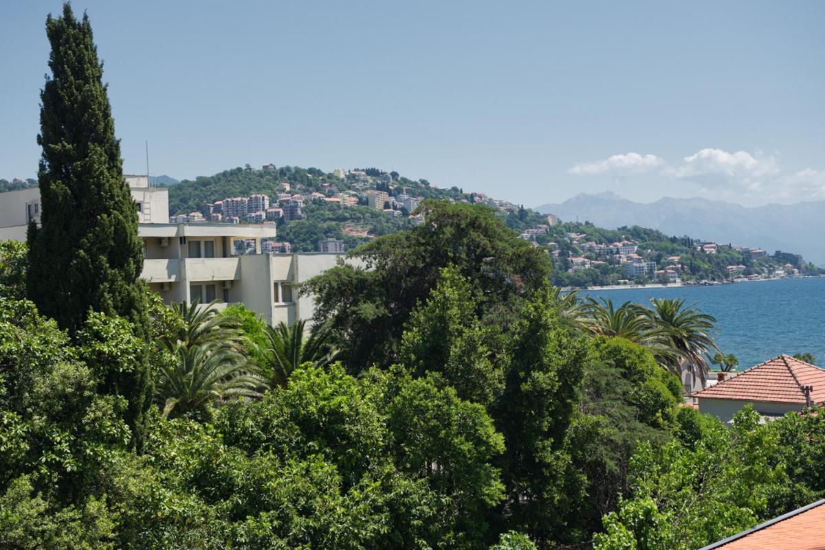 Apartments Grifone Lux Herceg Novi Exterior photo