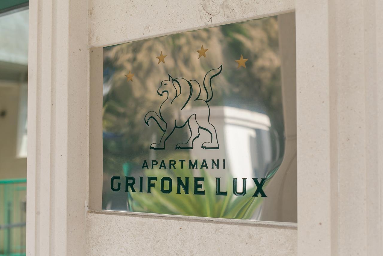 Apartments Grifone Lux Herceg Novi Exterior photo